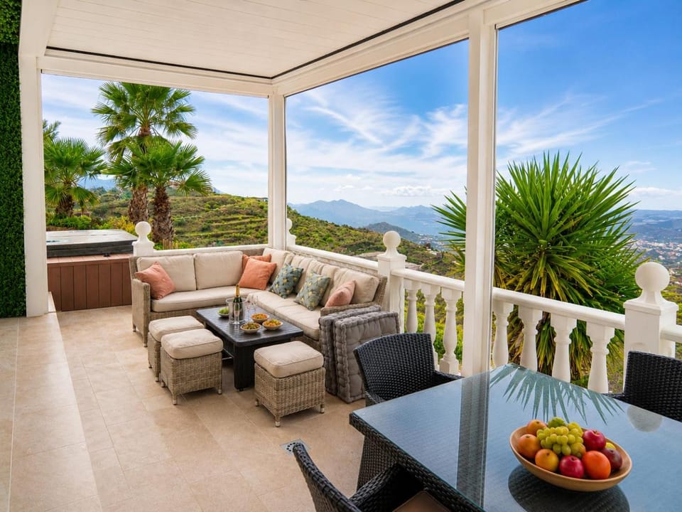 View (from property/room), Balcony/Terrace, Balcony/Terrace, Garden view, Mountain view, Sea view