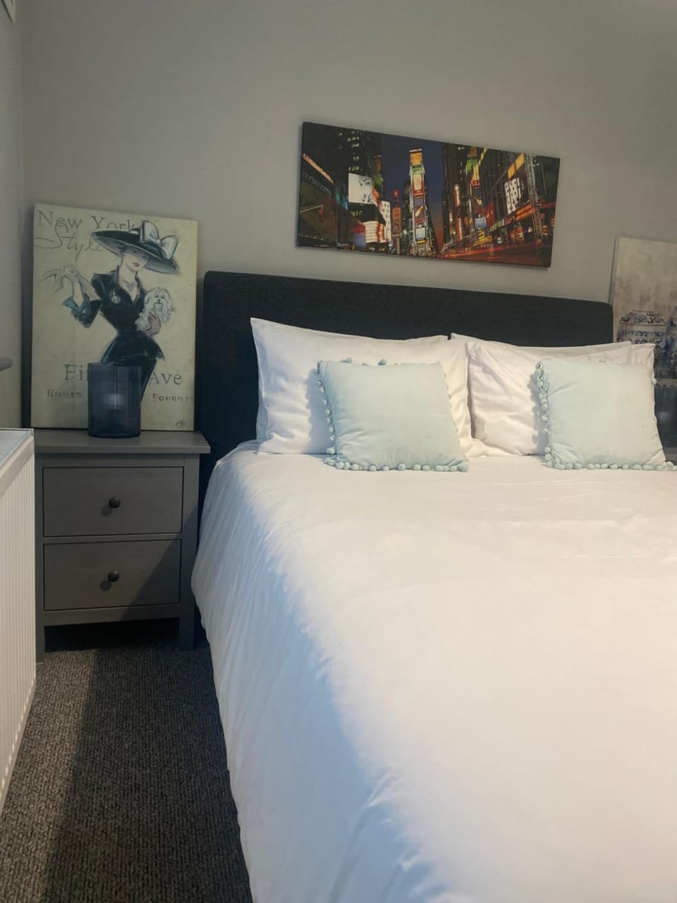 Bed, Photo of the whole room, Decorative detail, Bedroom