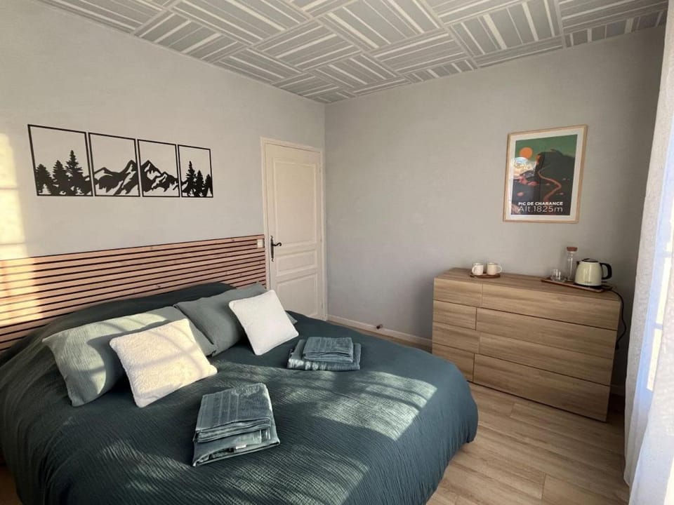 Bed, Coffee/tea facilities, Photo of the whole room, Bedroom