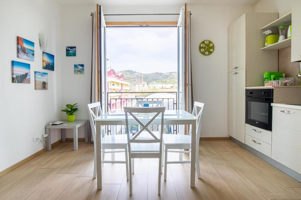 Orizzonte 5 Terre - Via Lunigiana 221 - Stazione Migliarina, Interno 19 Apartment in La Spezia