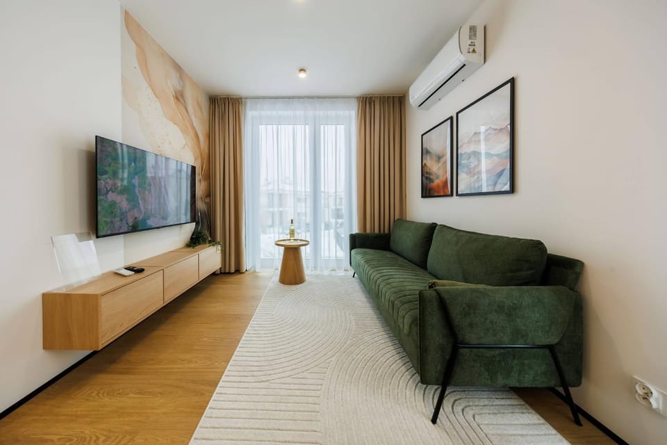 Bed, TV and multimedia, Living room, Photo of the whole room, Seating area, Evening entertainment, Bedroom