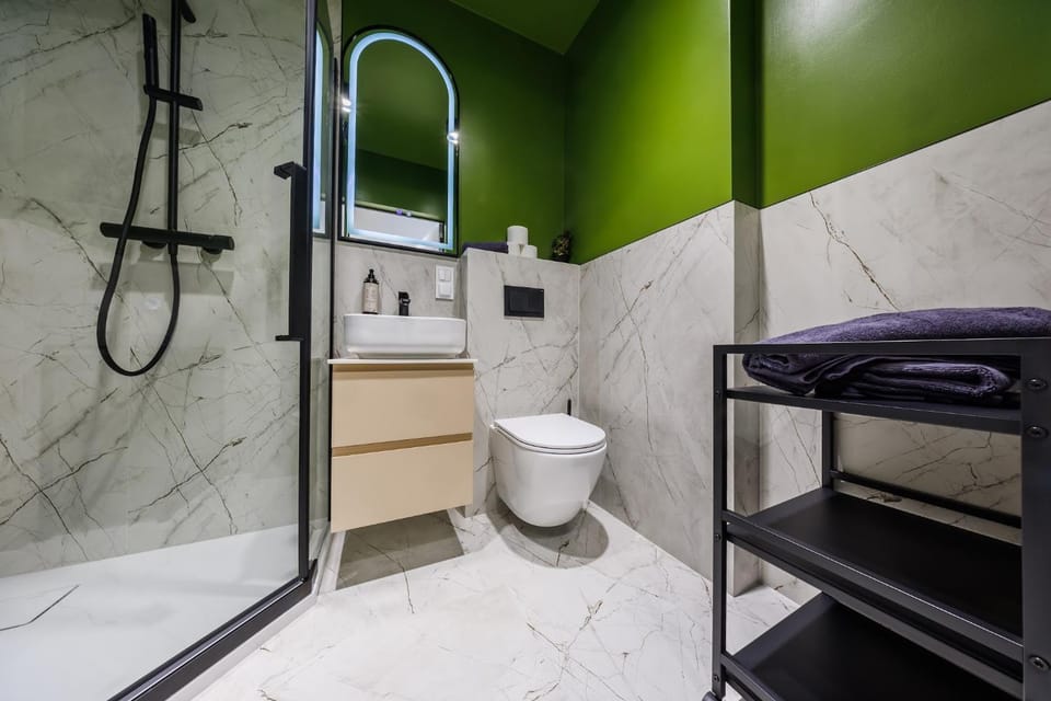Shower, Toilet, Bathroom, towels