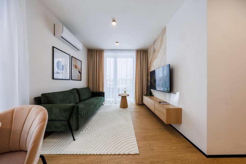 Communal lounge/ TV room, TV and multimedia, Living room, Seating area, Evening entertainment
