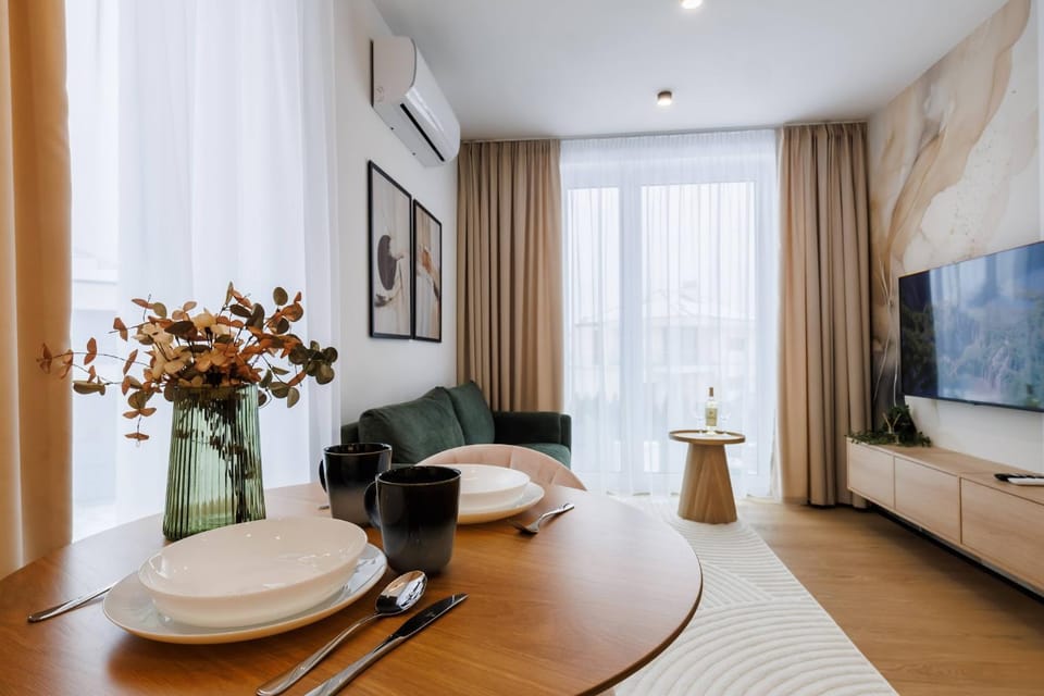 Bed, TV and multimedia, Living room, Photo of the whole room, Seating area, Evening entertainment, Bedroom