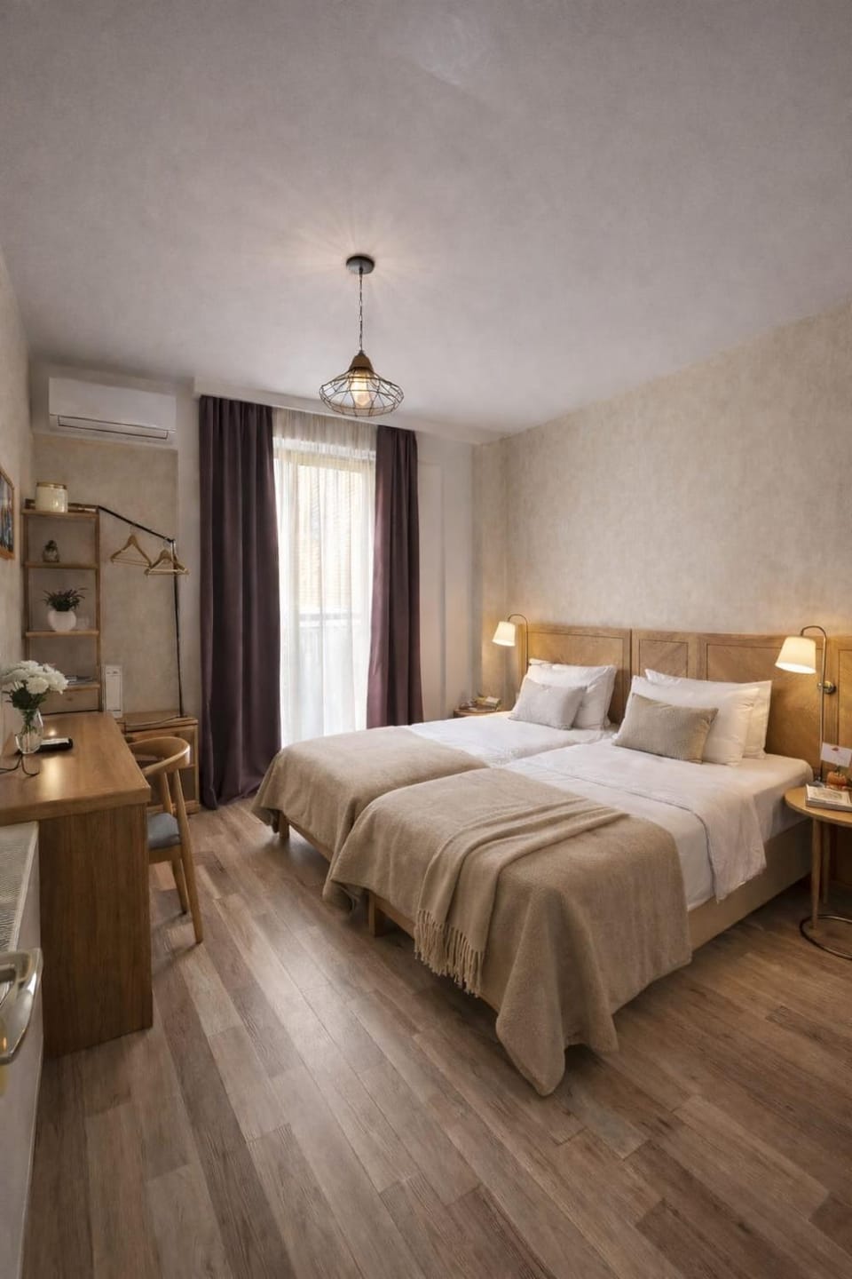 Bed, TV and multimedia, Kitchen or kitchenette, Photo of the whole room, Bedroom, hair dresser