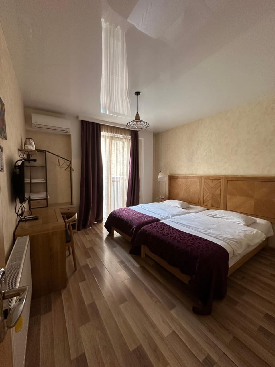 Bed, TV and multimedia, Kitchen or kitchenette, Photo of the whole room, Bedroom, hair dresser, minibar, oven, wardrobe