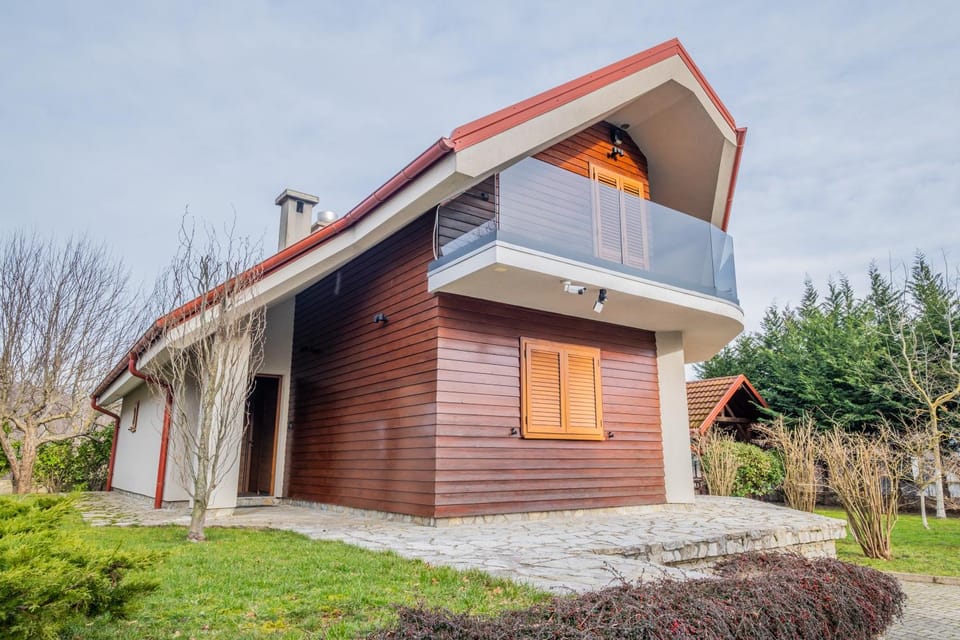 Property building, Day, Garden