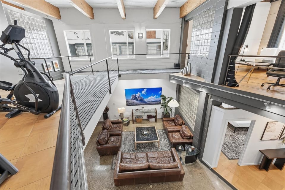 Luxury 5BR Mass Ave Retreat w Gym & Sauna House in Indianapolis