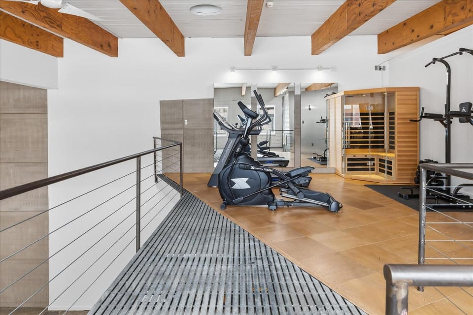 Luxury 5BR Mass Ave Retreat w Gym & Sauna House in Indianapolis