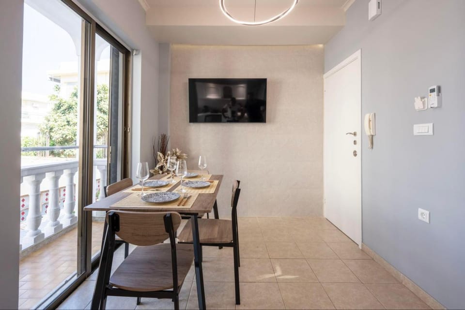 Coffee/tea facilities, Living room, Seating area, Dining area, Dinner, internet