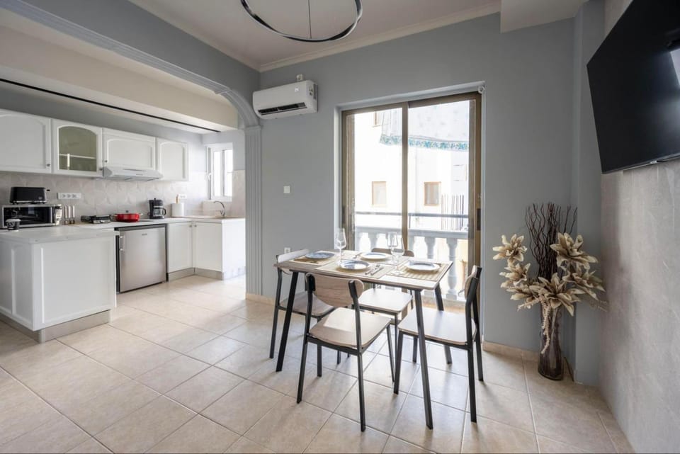 Balcony/Terrace, Kitchen or kitchenette, Living room, Dining area