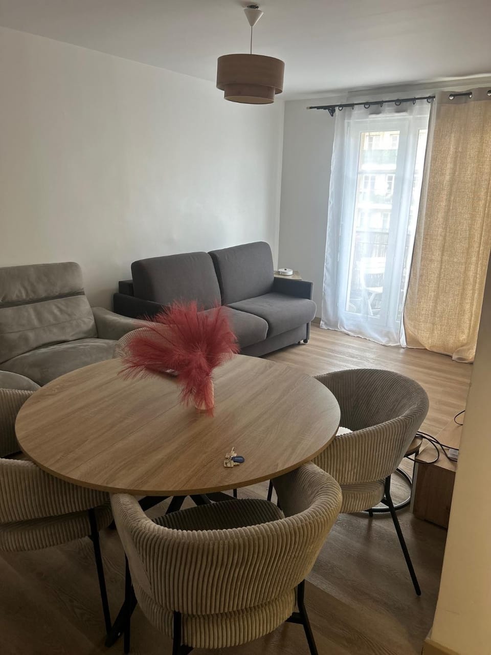 Charmant F2 pour 4 personnes Disneyland à 5 min en transport Apartment in Bussy-Saint-Georges