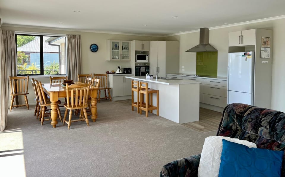 Living room, Dining area, kitchen