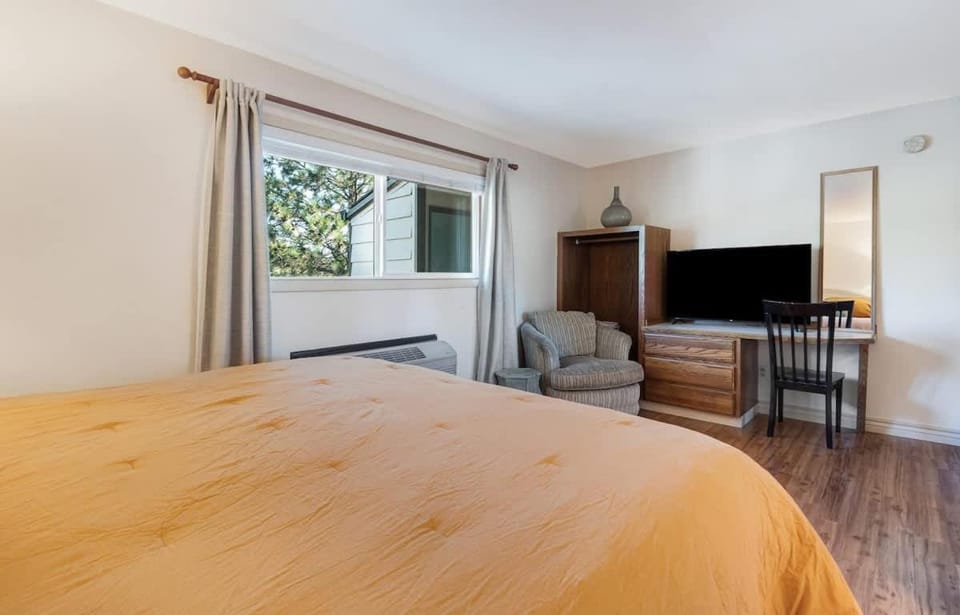 Amazing View - Downtown Bend Condo Near River House in Bend