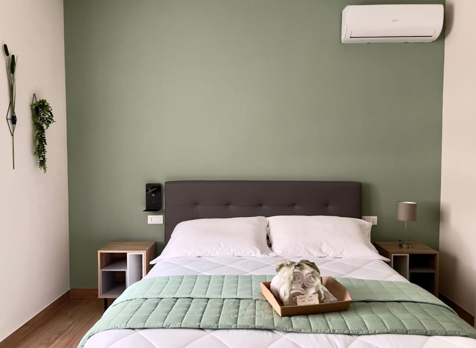 Bed, Photo of the whole room, Decorative detail, Bedroom, towels, air conditioner