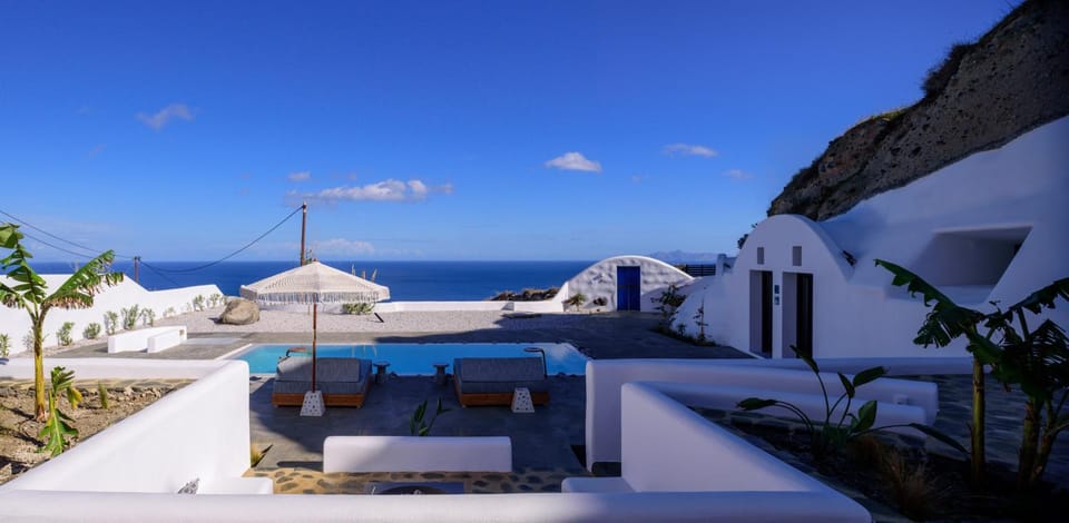 Property building, Balcony/Terrace, Seating area, Pool view, Sea view, Swimming pool