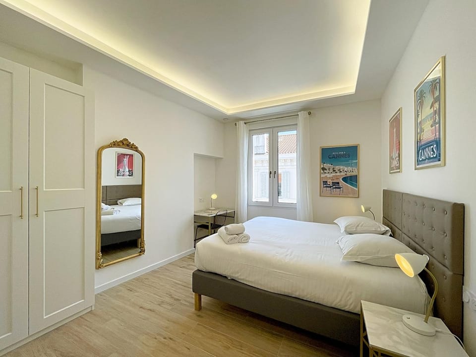 Bed, Bathroom, Photo of the whole room, Bedroom, towels, wardrobe