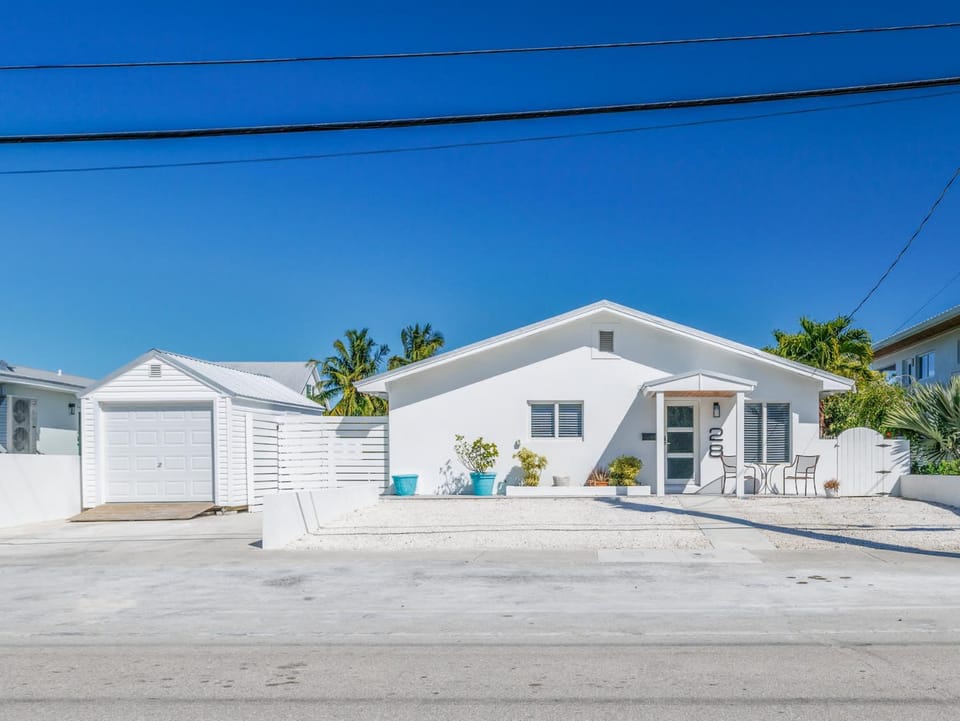 Beautiful Key Haven Home with Pool and Dock House in Stock Island