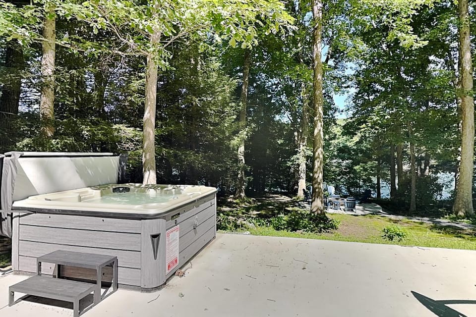 Natural landscape, Hot Tub, Garden view