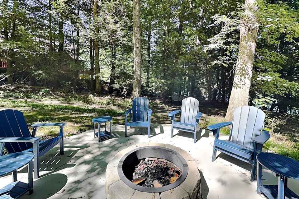 Patio, Natural landscape, Garden view, fireplace