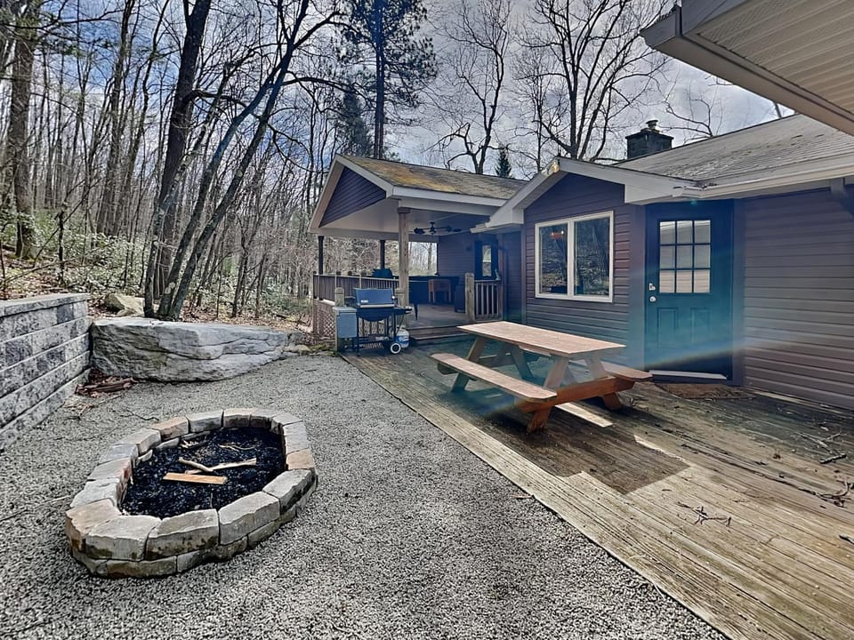 Property building, Patio, Natural landscape, BBQ facilities, Seating area, furniture