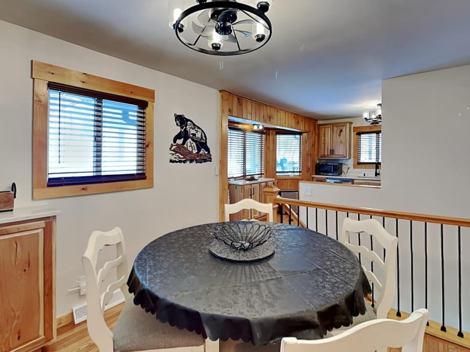 Day, Kitchen or kitchenette, Dining area, furniture, microwave, stove, kitchen