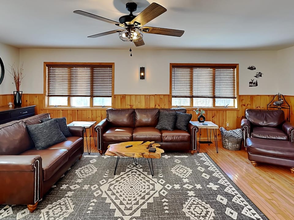 Living room, Seating area, furniture