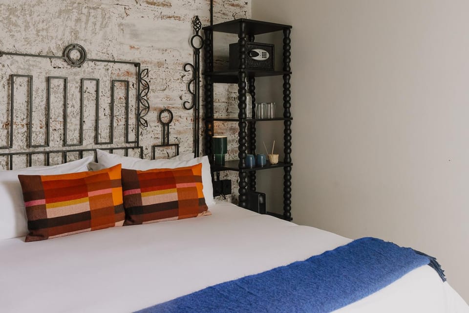Bed, Bedroom, safe