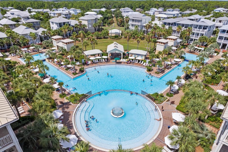 Neighbourhood, Bird's eye view, Swimming pool