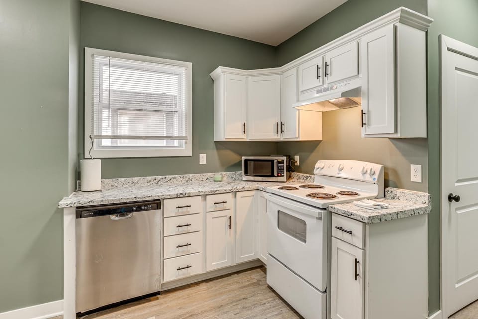 Nurse-Ready Kansas City Townhome Near Hospitals House in Kansas City