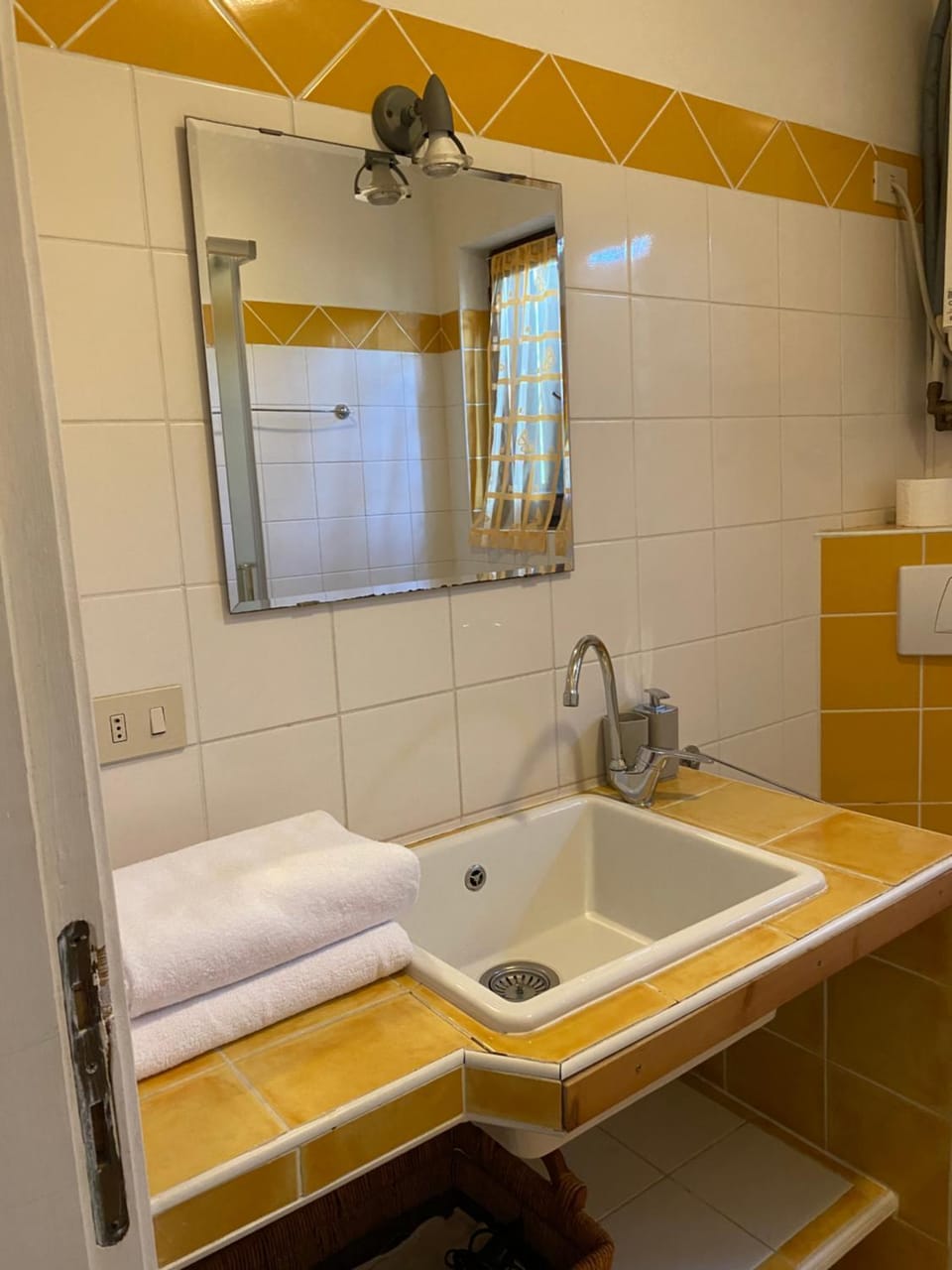 Casa Del Viandante Home Holiday and Rooms Bed and Breakfast in Colico