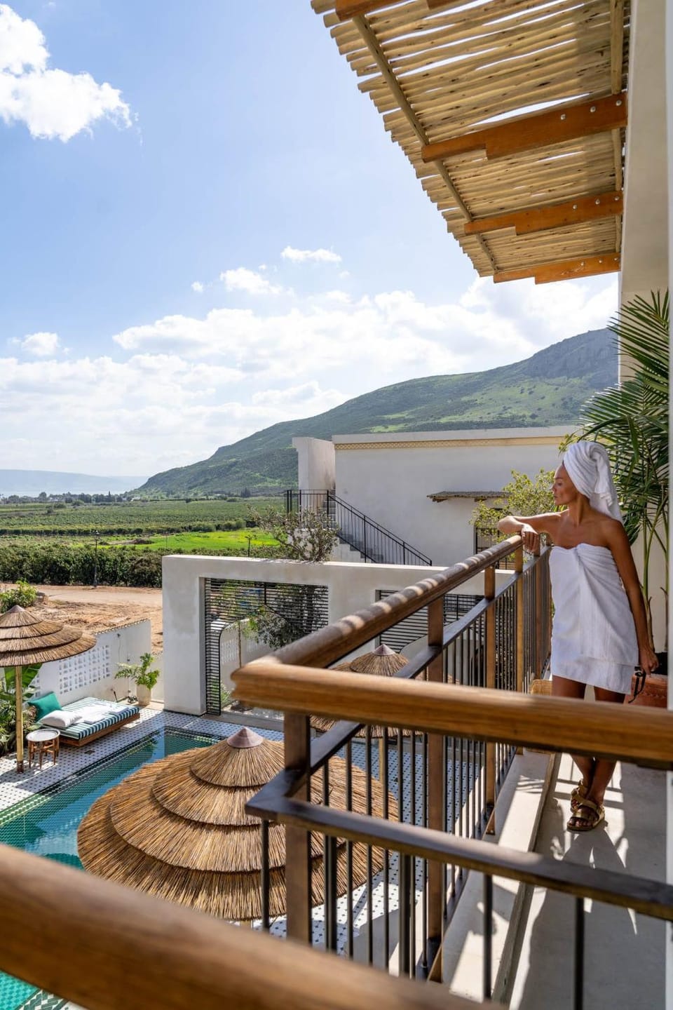 Natural landscape, View (from property/room), Balcony/Terrace, Bedroom, Lake view
