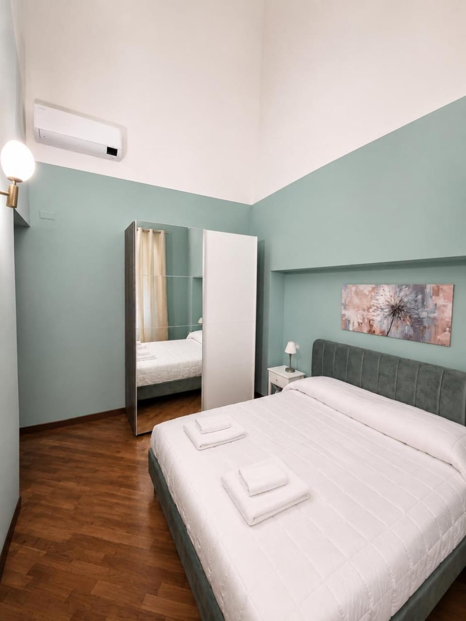 Bed, Photo of the whole room, Bedroom, wardrobe, air conditioner