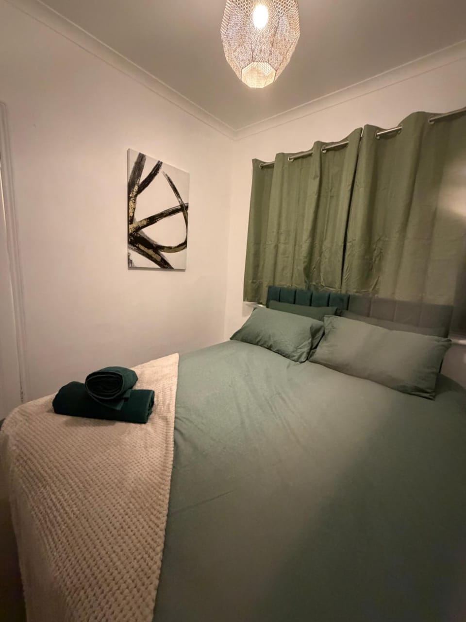 Bed, Photo of the whole room, Bedroom, towels