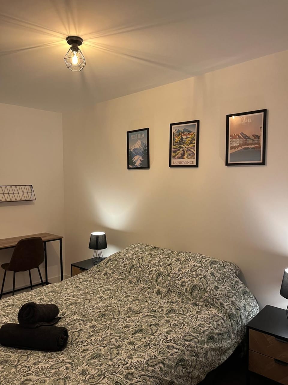 Bed, Photo of the whole room