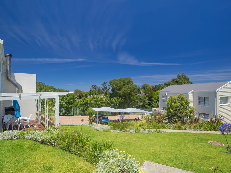 Property building, Day, Natural landscape, Garden, Garden view