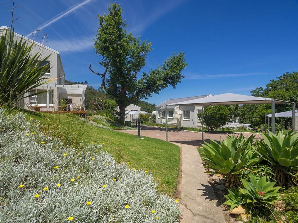 Property building, Day, Natural landscape, Garden, Garden view