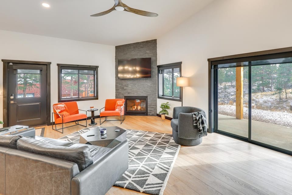 Hike & Unwind, Stylish Wooded Retreat in Piedmont! House in Black Hills