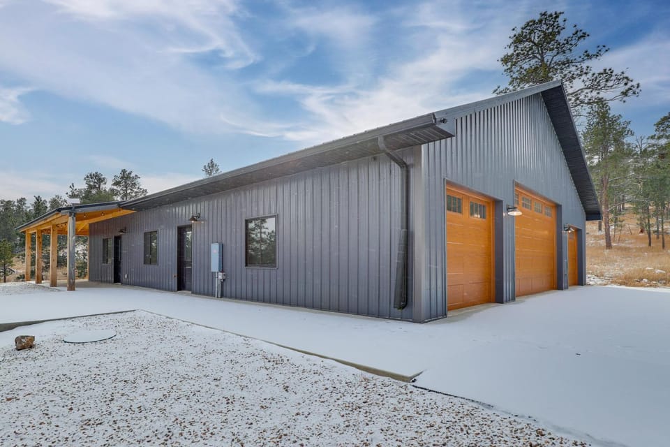 Hike & Unwind, Stylish Wooded Retreat in Piedmont! House in Black Hills