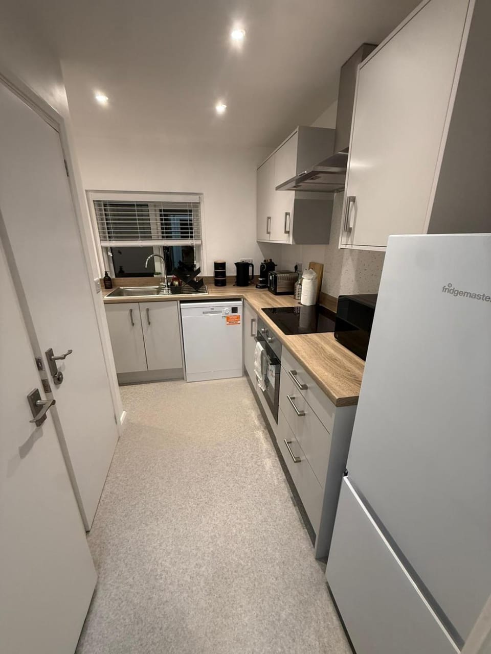 Sleek 1 Bed Flat near Warwick Castle with Parking Apartment in Warwick