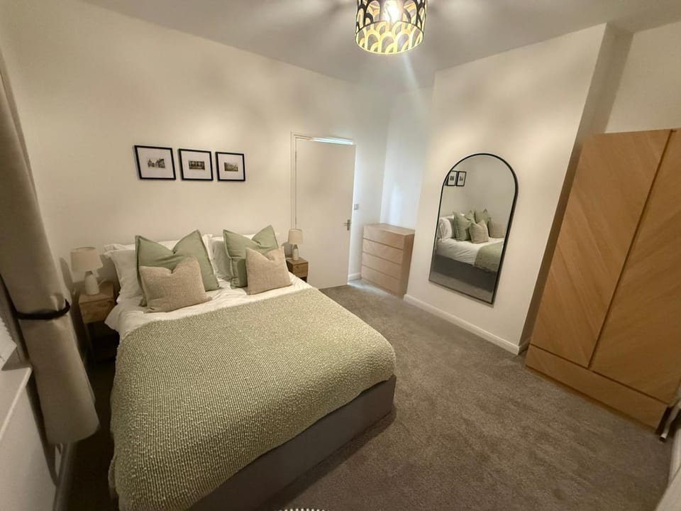 Sleek 1 Bed Flat near Warwick Castle with Parking Apartment in Warwick