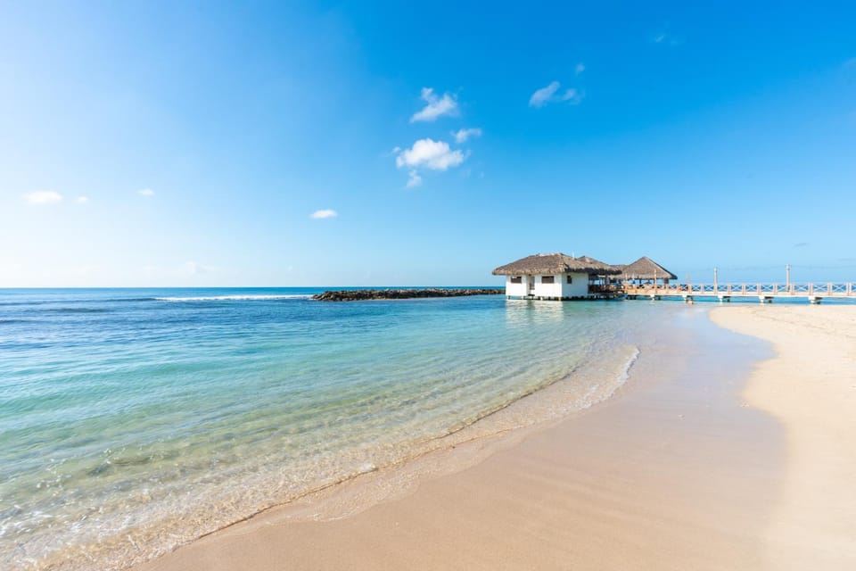 Coastal Corner -Beach-Pool-Terrace-Parking-Pets Apartment in Juan Dolio