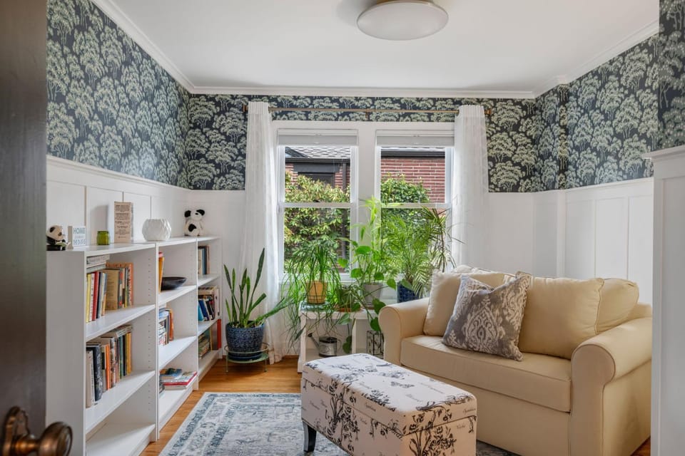 3 BR Loyal Heights Charmer Patio and Lawn House in Ballard
