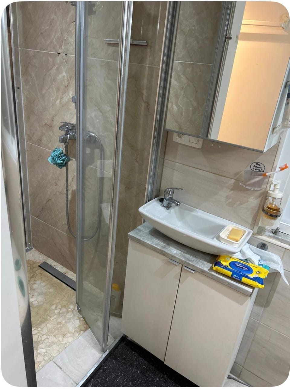 Belle chambre à sous pente de 1,30 cm de hauteur au cœur de Bruxelles Vacation rental in Brussels