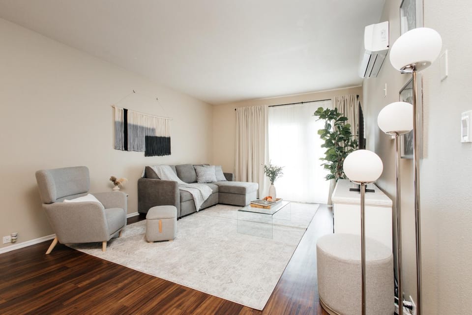 TV and multimedia, Living room, Seating area, Evening entertainment