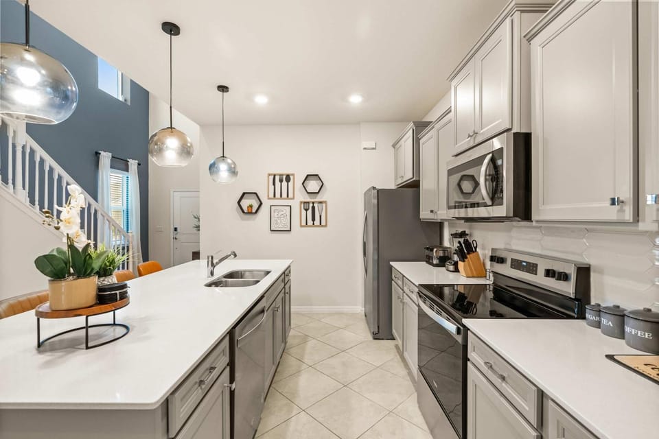 Spacious Clermont Villa Sleeps 16 Pool & More Villa in Four Corners