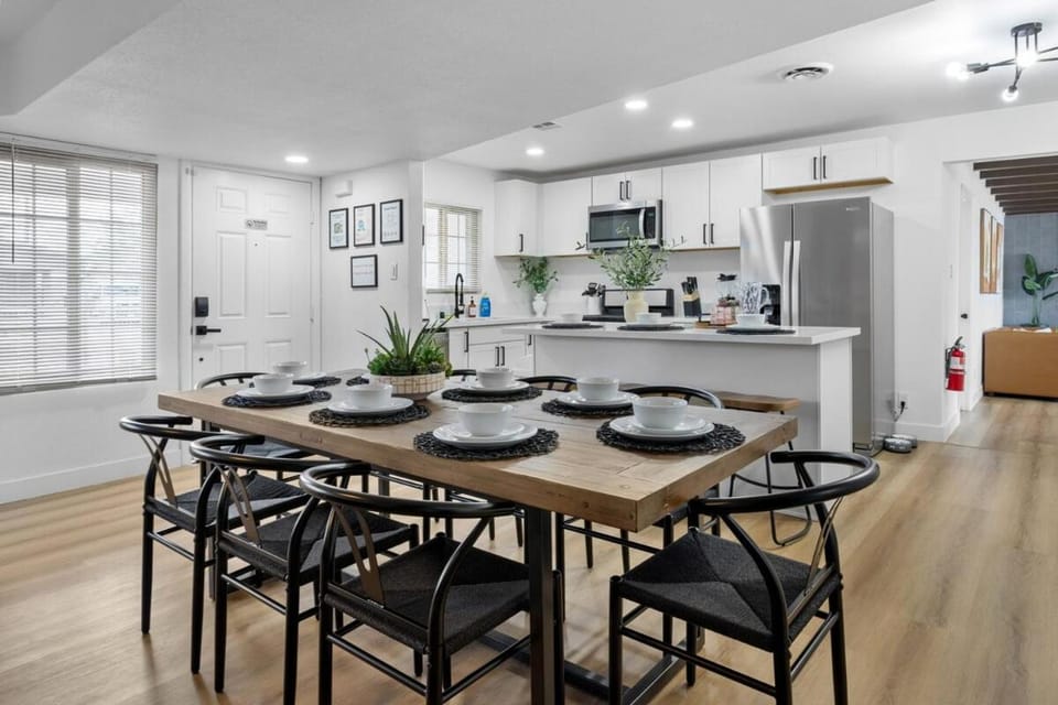 North Vegas Family Oasis 4BR, Pool, BBQ, Games House in North Las Vegas
