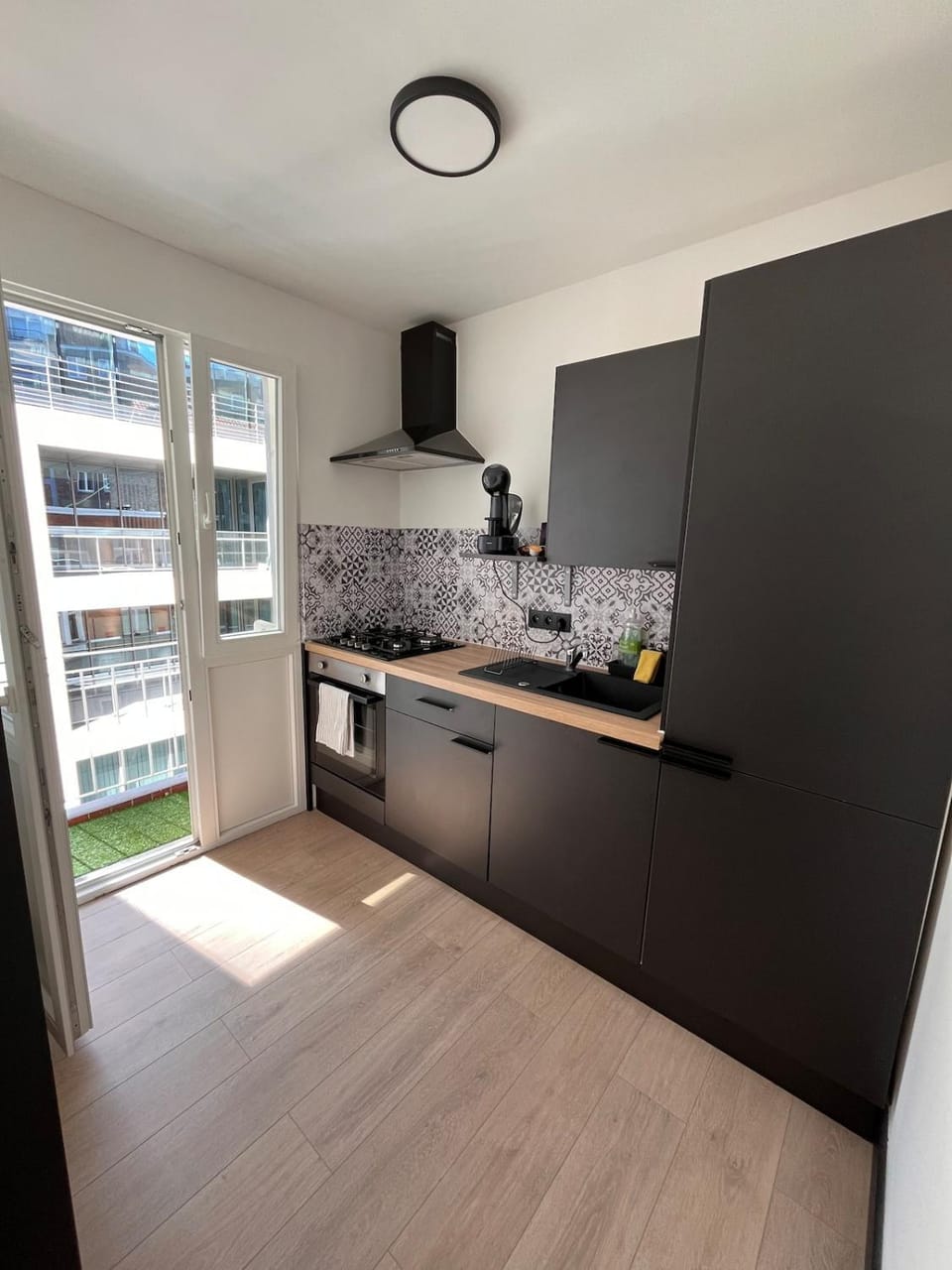Kitchen or kitchenette, oven, stove