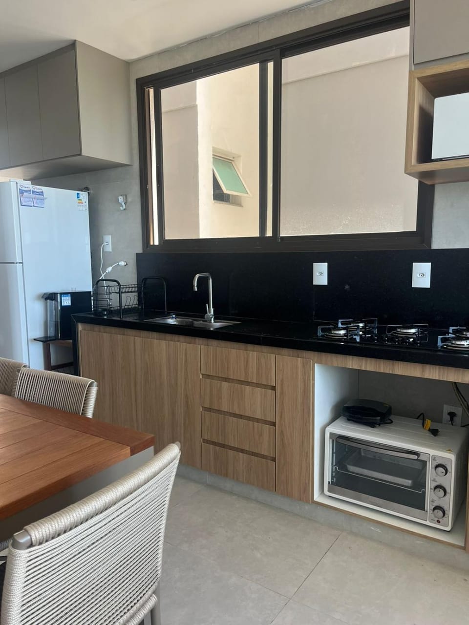 Kitchen or kitchenette, Dining area, minibar, oven, stove, toaster