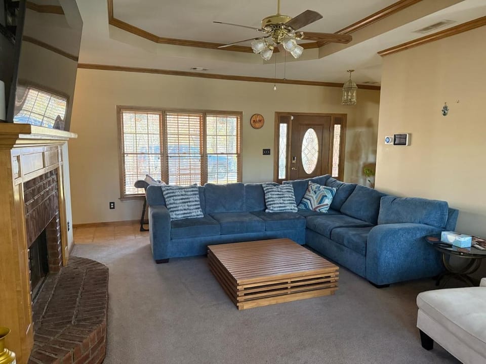 Secluded Retreat with Pool near Stone Mountain, Aquarium and Coca-Cola - Downtown House in Lithonia